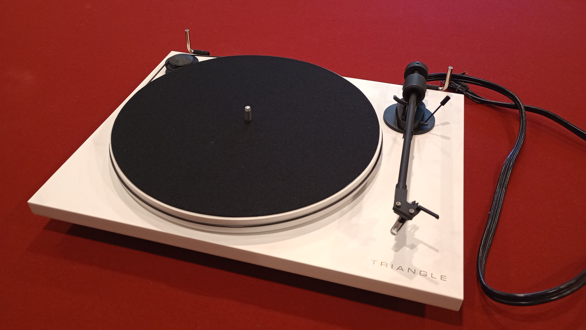 Pro-Ject Triangle Active Series Turntable [White] 4