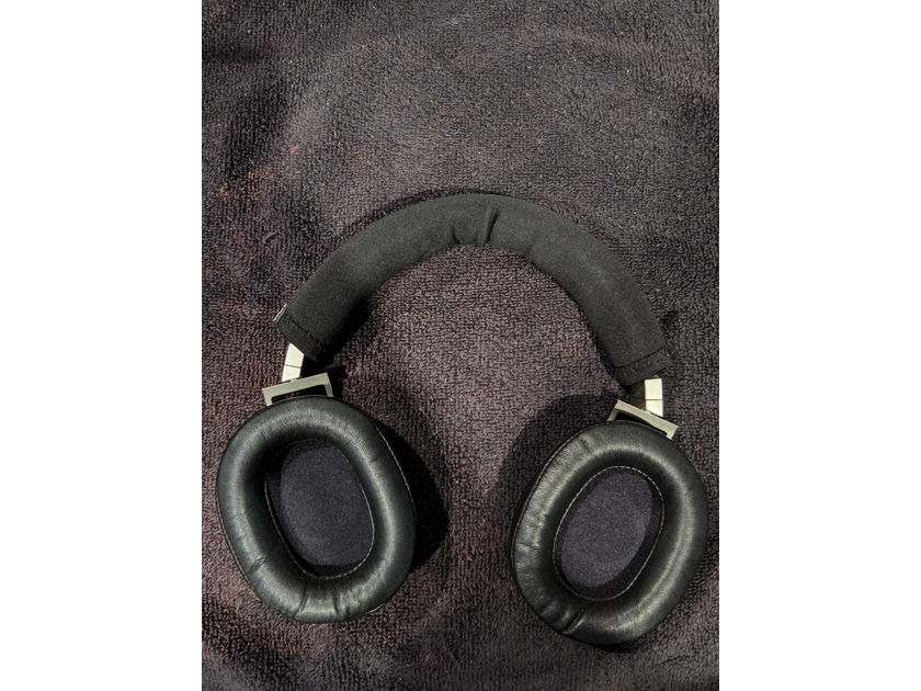 OPPO PM-3 headphones