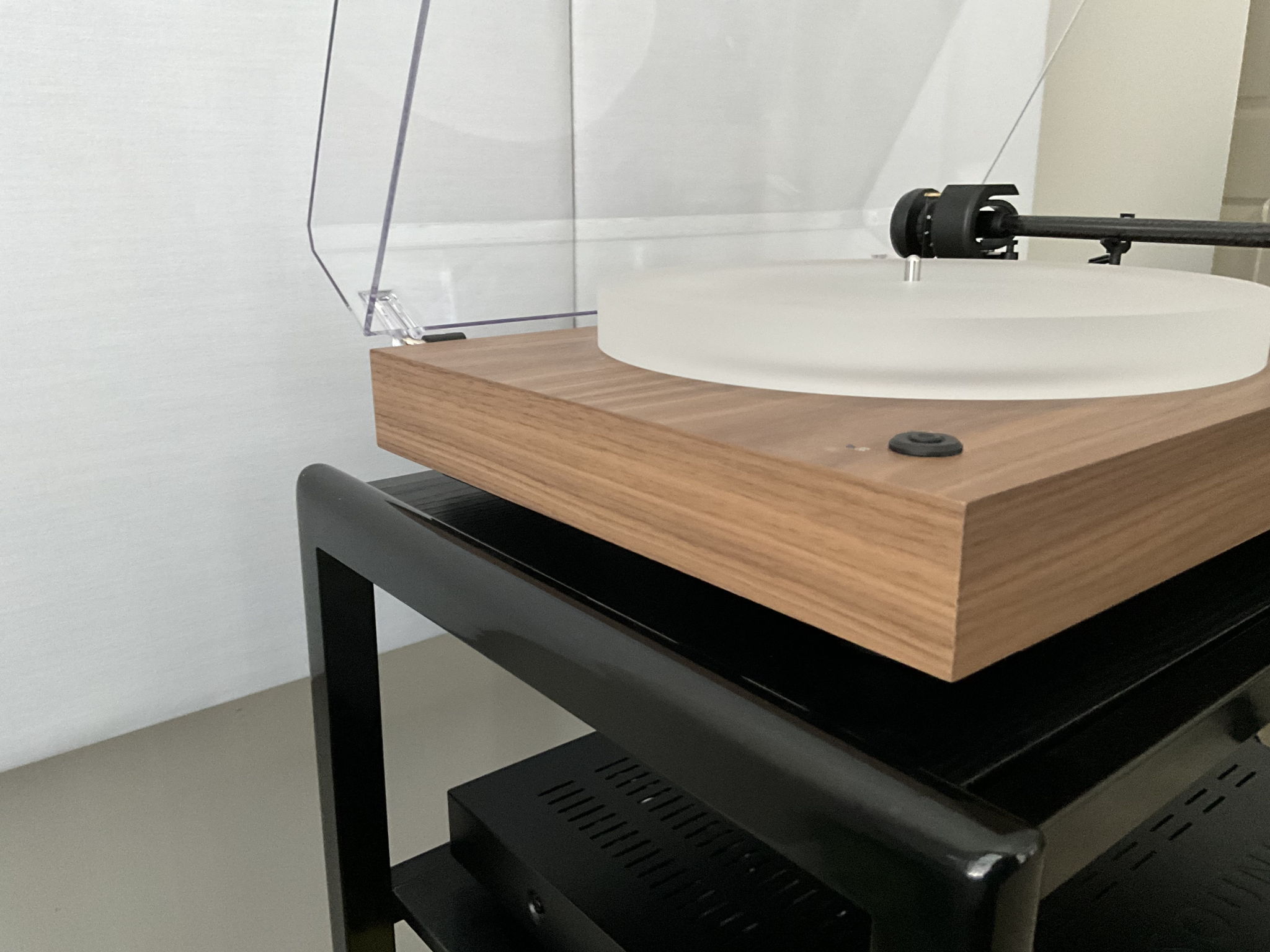 Pro-Ject X2 Turntable with Sumiko Moonstone cartridge 3