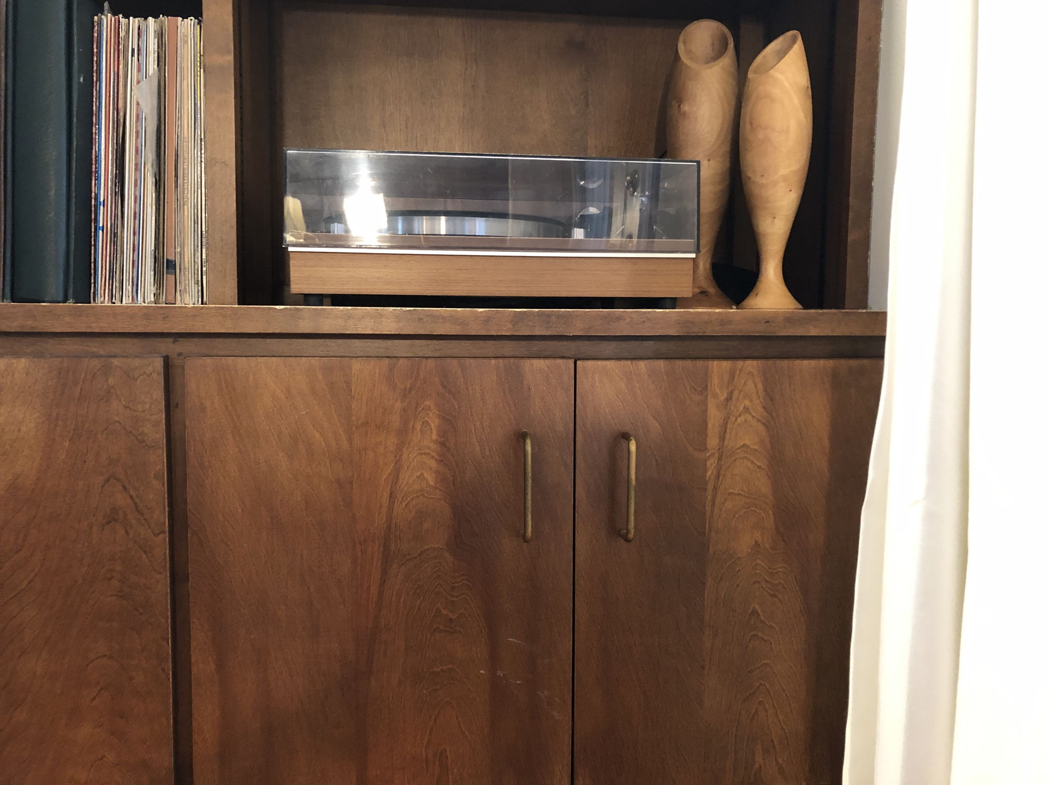 Frontal view of Thorens TT and cabinets closed 