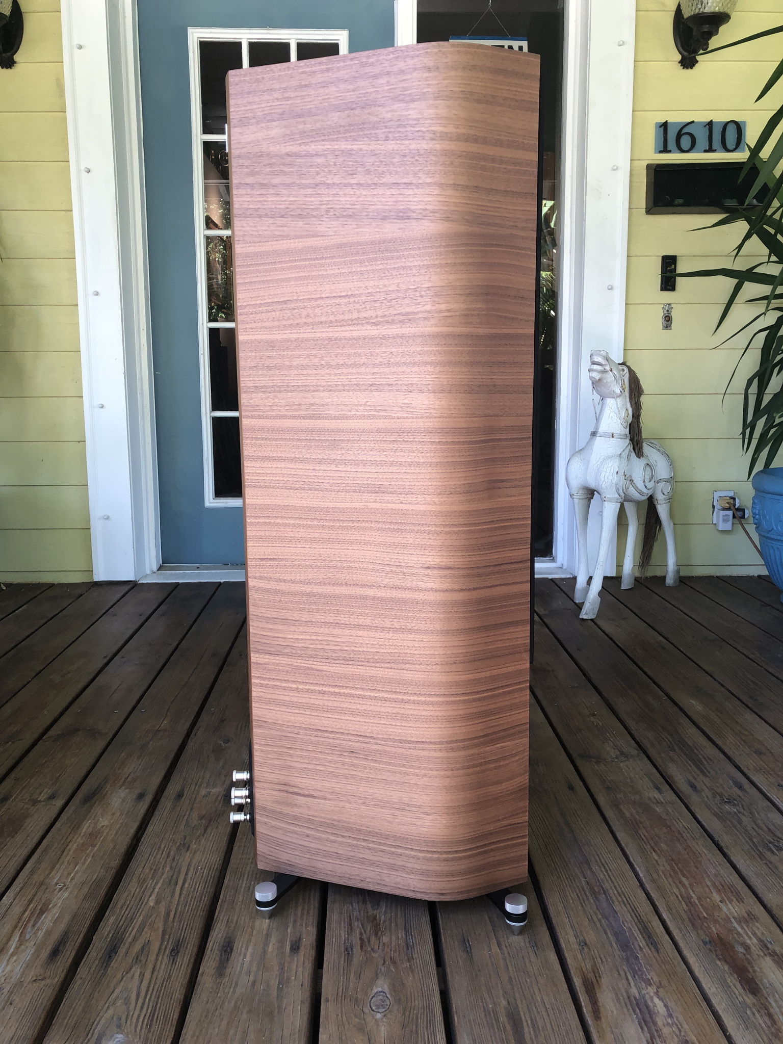 Sonus Faber Sonetto V floorstanders in Walnut 3