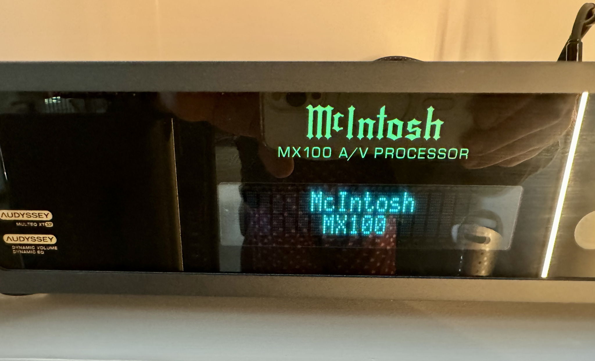 McIntosh  MX100 AV Processor