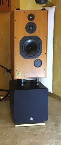 IsoAcoustics Aperta 200 Speaker Isolation Stands