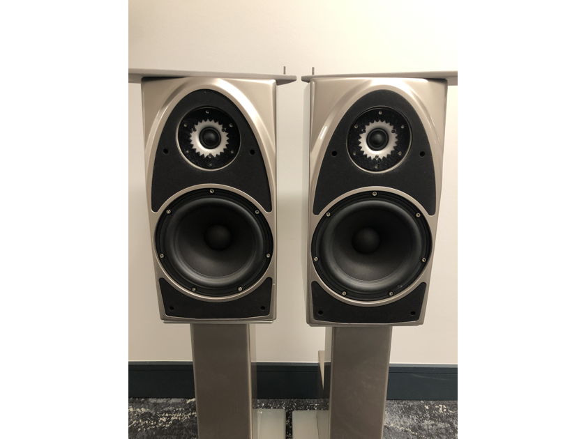 Wilson Audio  Duette with Factory Stands