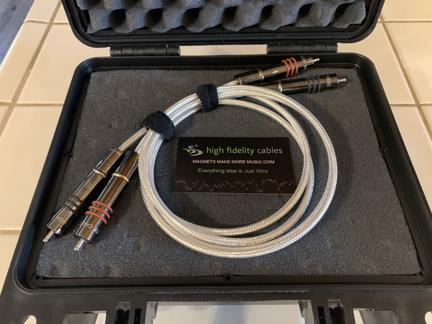 High Fidelity Cables CT-1 RCA interconnects, 1 Meter, Includes Flight Case