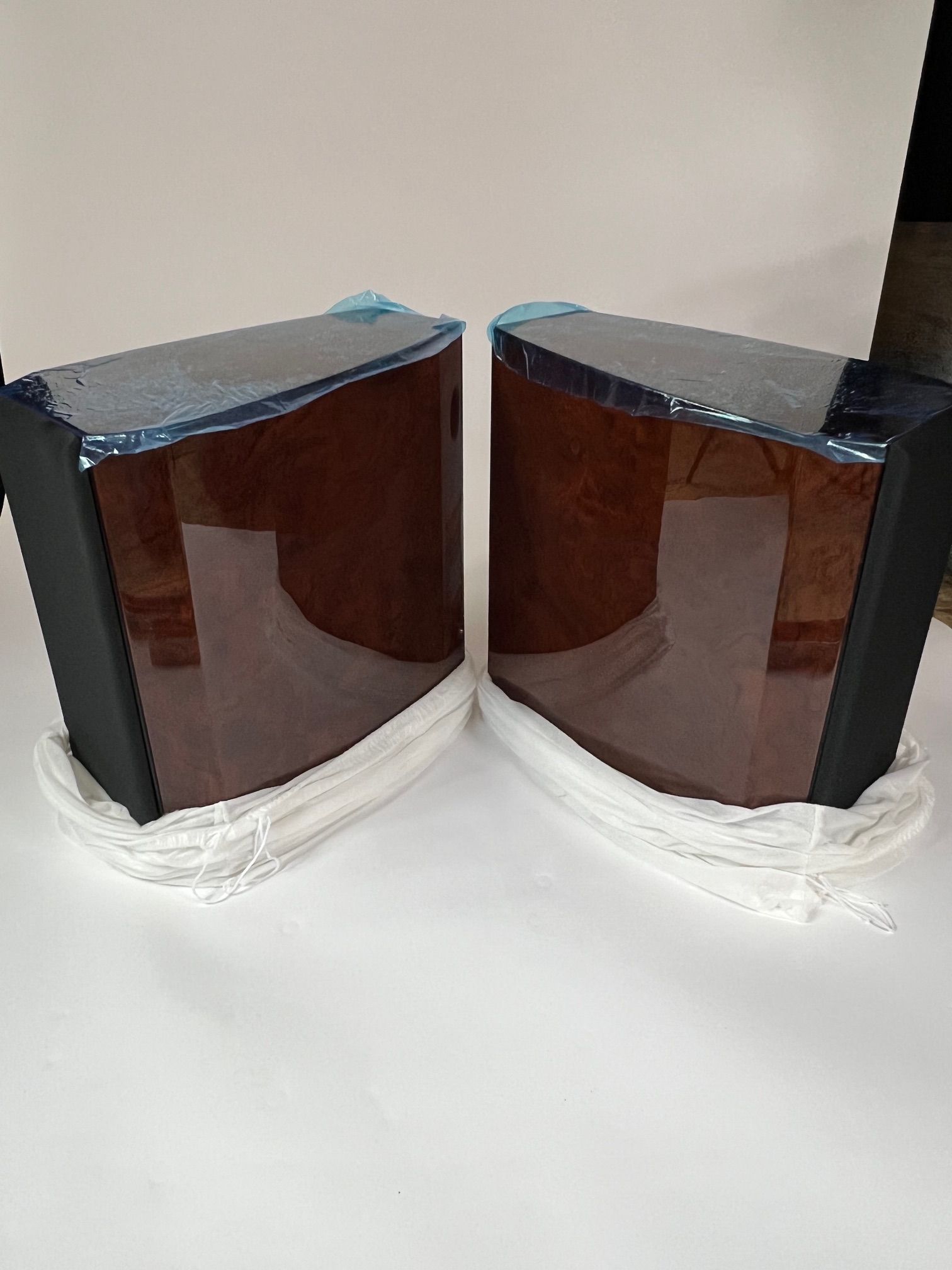 Volent Paragon VL-2 stand mount 4