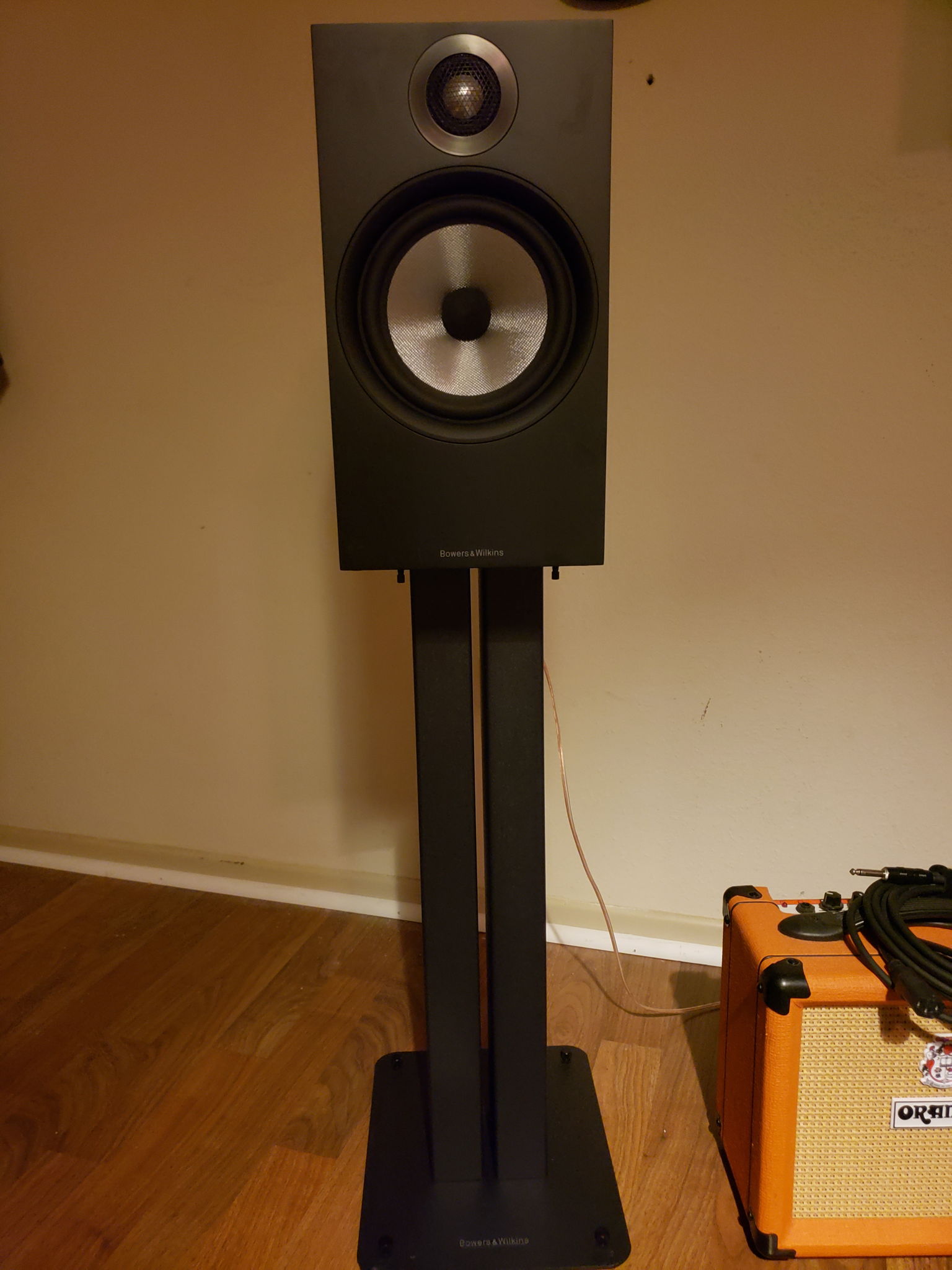 Speaker stand