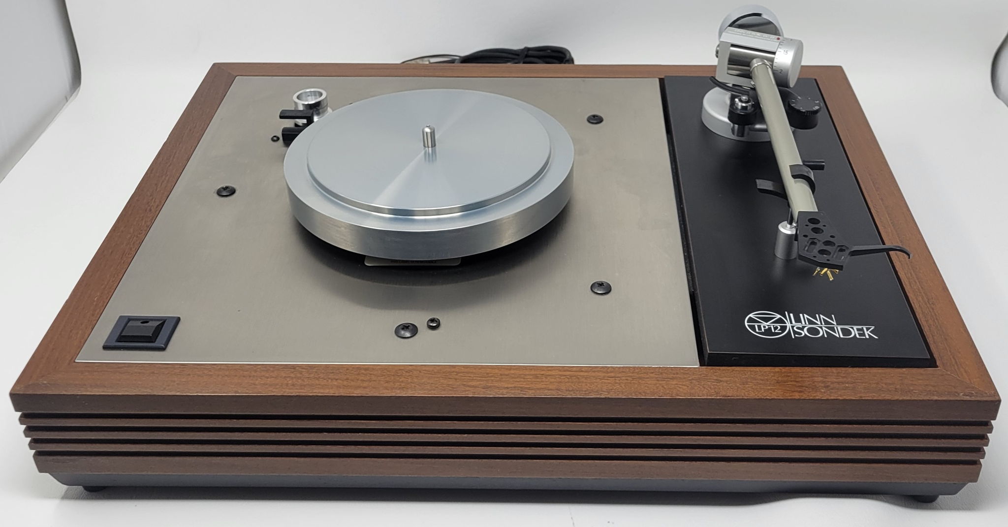 Linn LP12 with Ittok LVII tonearm 6