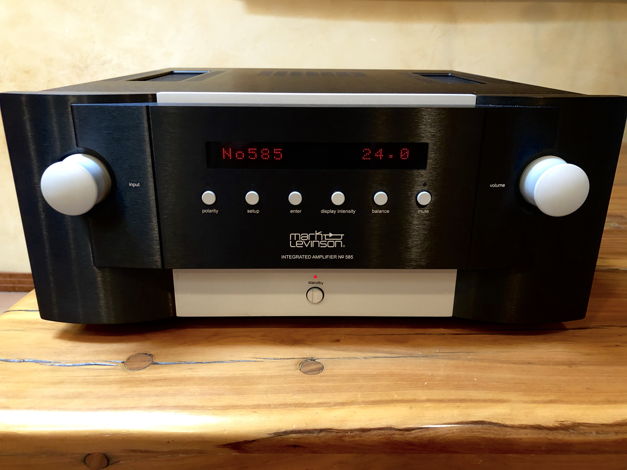 Mark Levinson No. 585 integrated amp as new