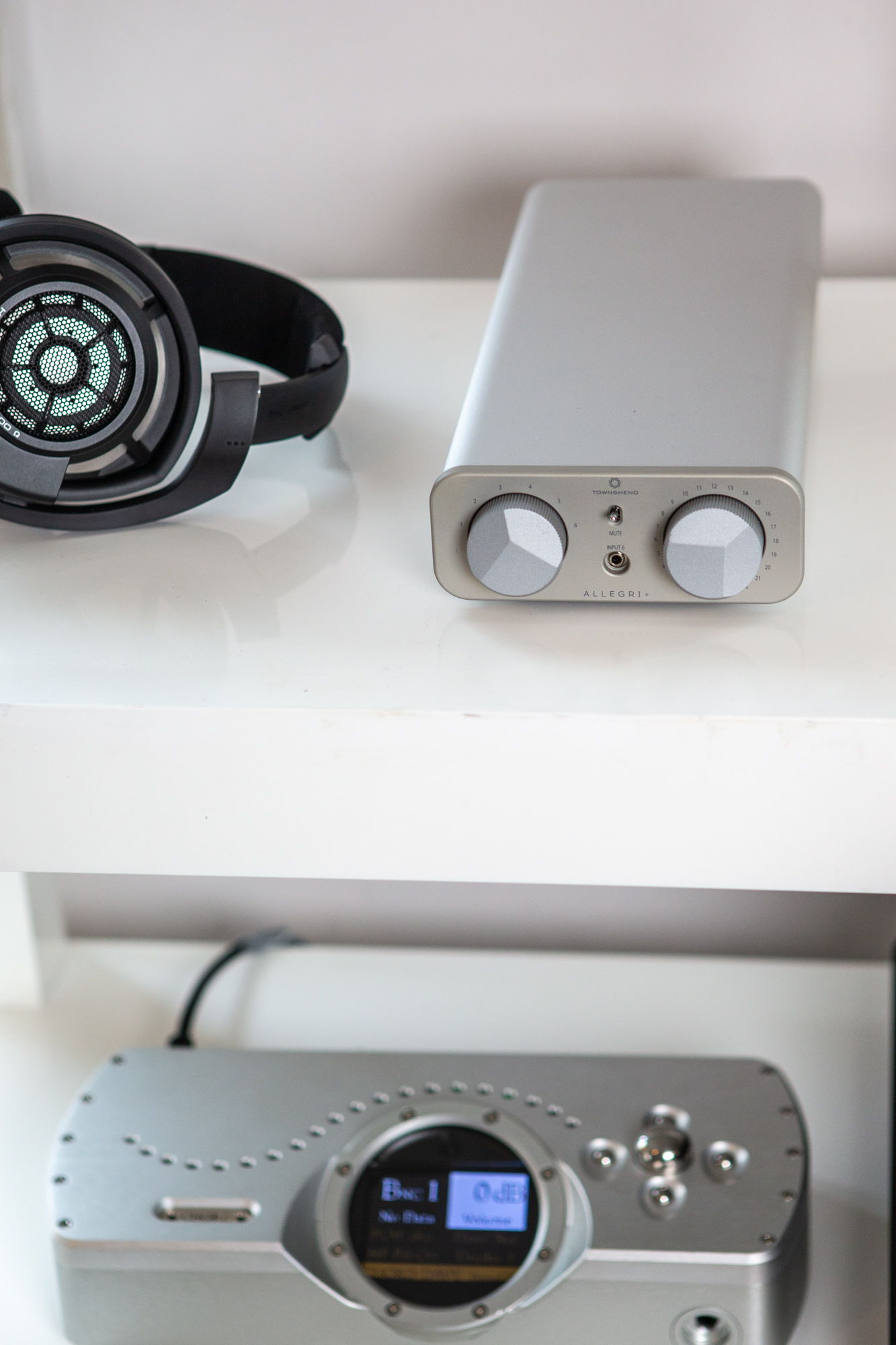 Townshend Audio Allegri+ preamplifier free worldwide sh... 9