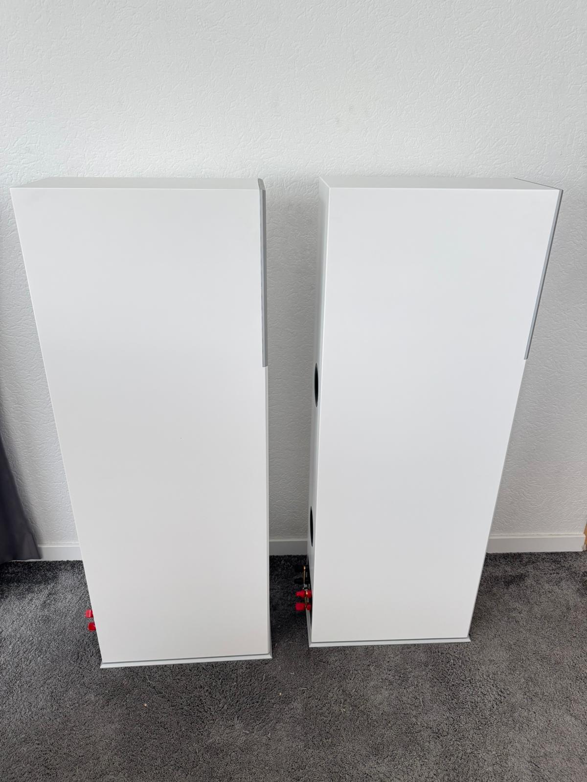 Burmester B28 speakers in white from 2025 10