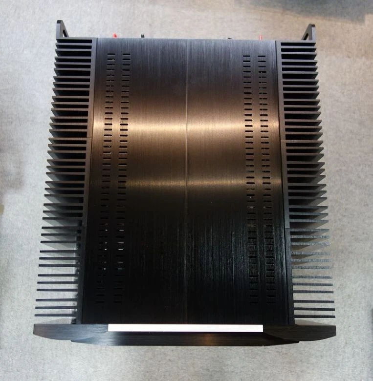 Mark Levinson No. 534 Dual-Monaural Power Amplifier 2