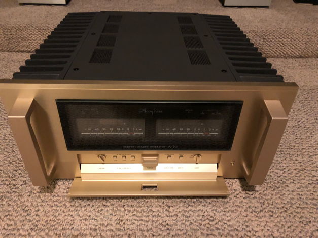 Accuphase A70 Amplifier