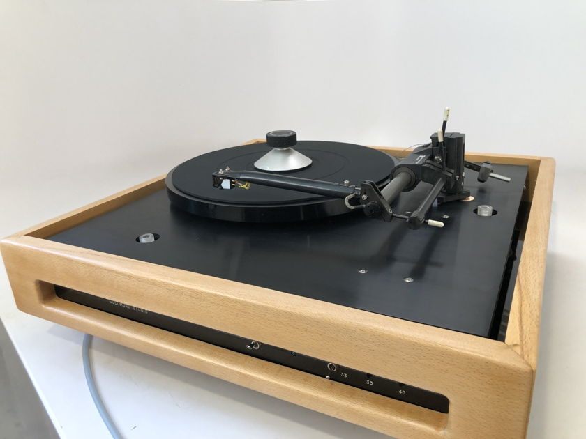 Goldmund Studio Turntable with Eminent Technologies Linear Air Bearing Arm and Grado Cartridge