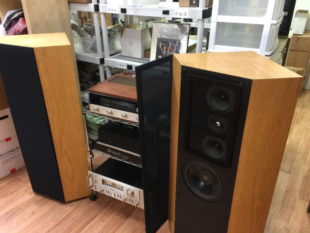 Snell Type B Full Range Speakers in excellent condition...