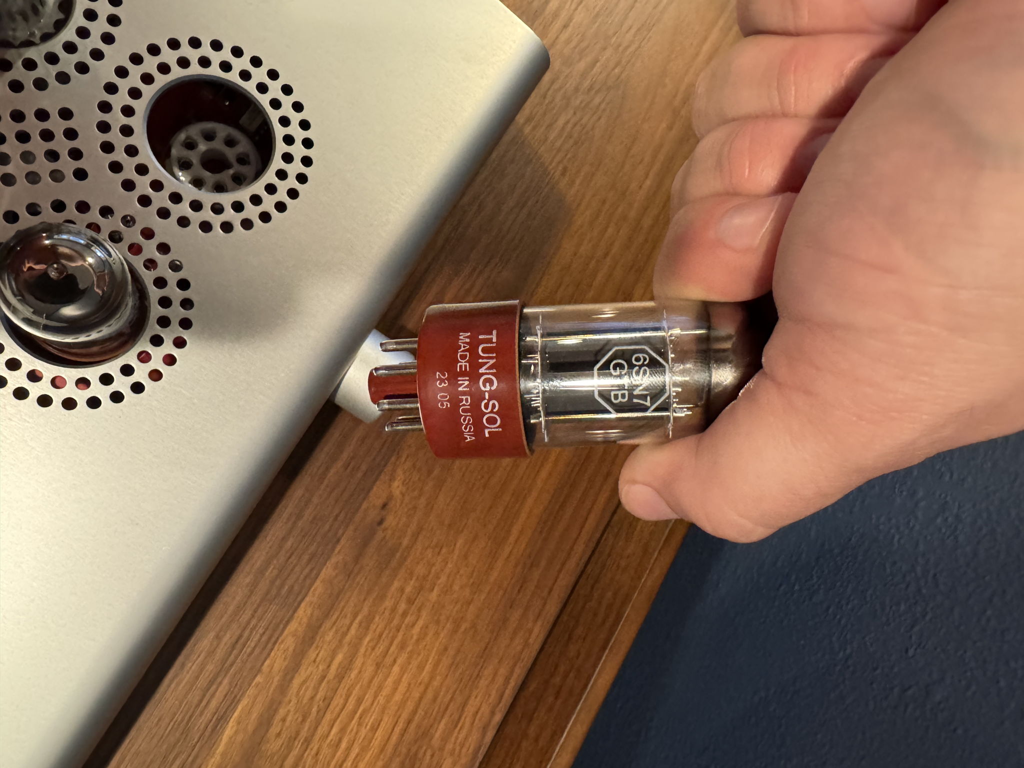 Schiit Freya+ F silver with premium matched 6SN7 tubes 4