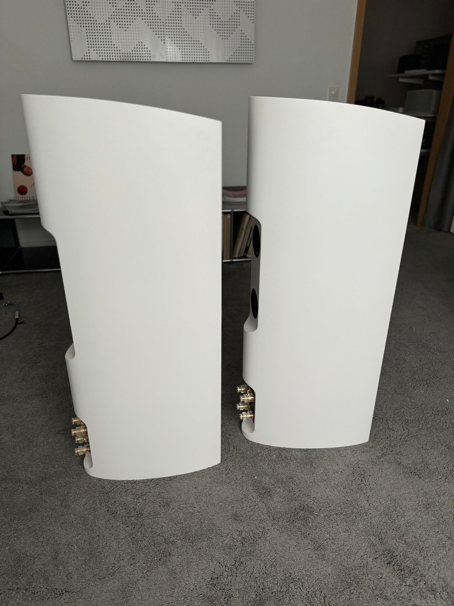 DALI Epicon 6 speakers in white matt ex demo 3