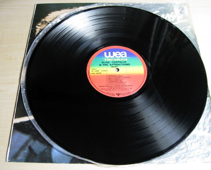 Elvis Costello & The Attractions - Trust 1981 NM- LP Vi... 3