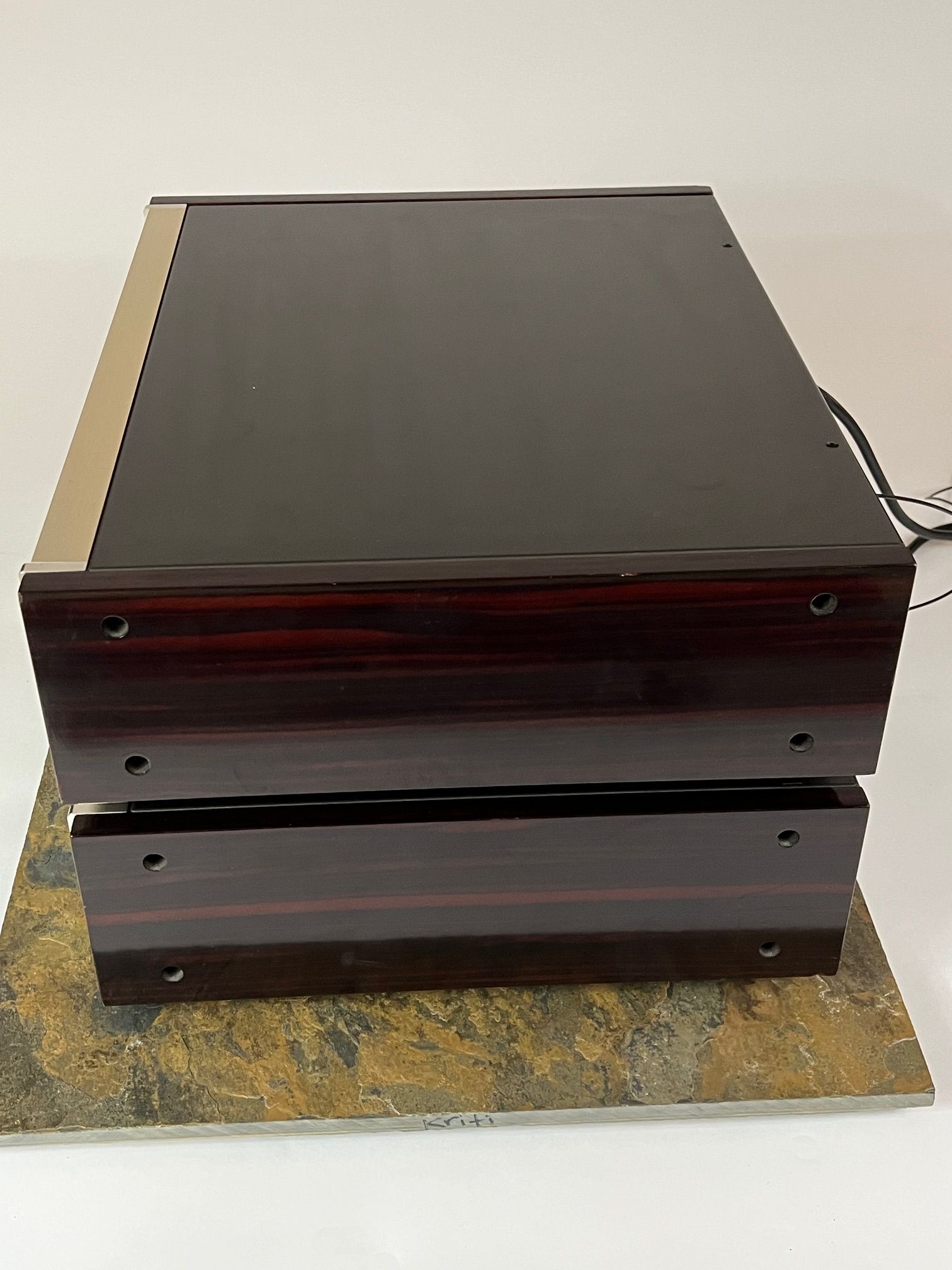 Accuphase DP-80L transport and DC-81L D/A converter 4