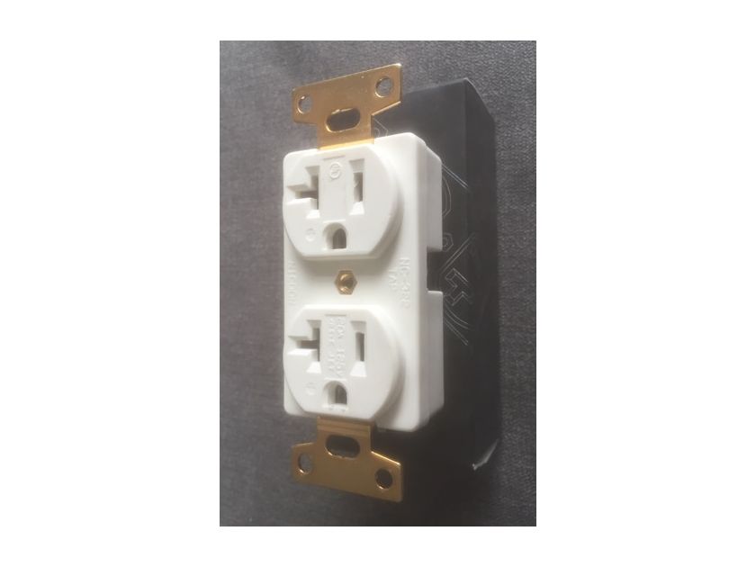 Oyaide R1 Outlet Recepticle