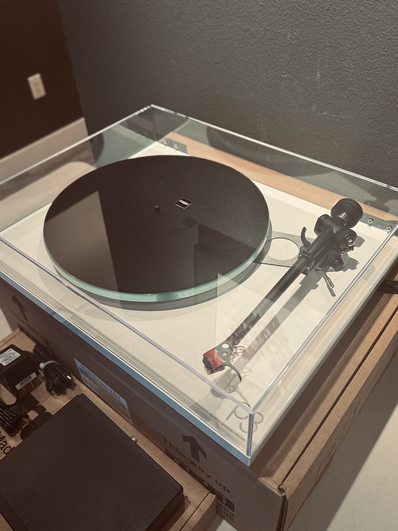 REGA PLANAR 3 WITH EXACT TURNTABLE in WHITE! 2