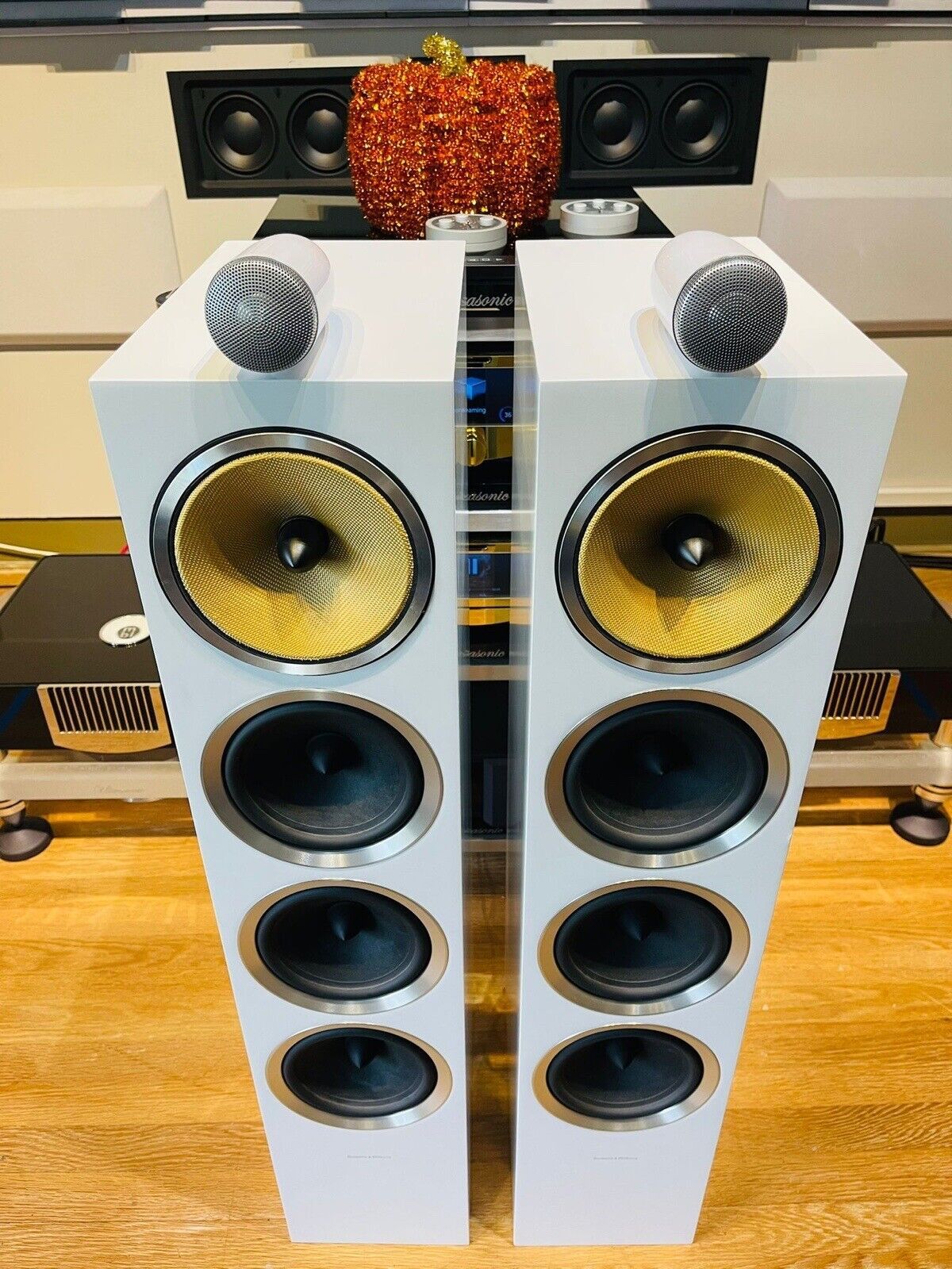 B&w store cm10 speakers