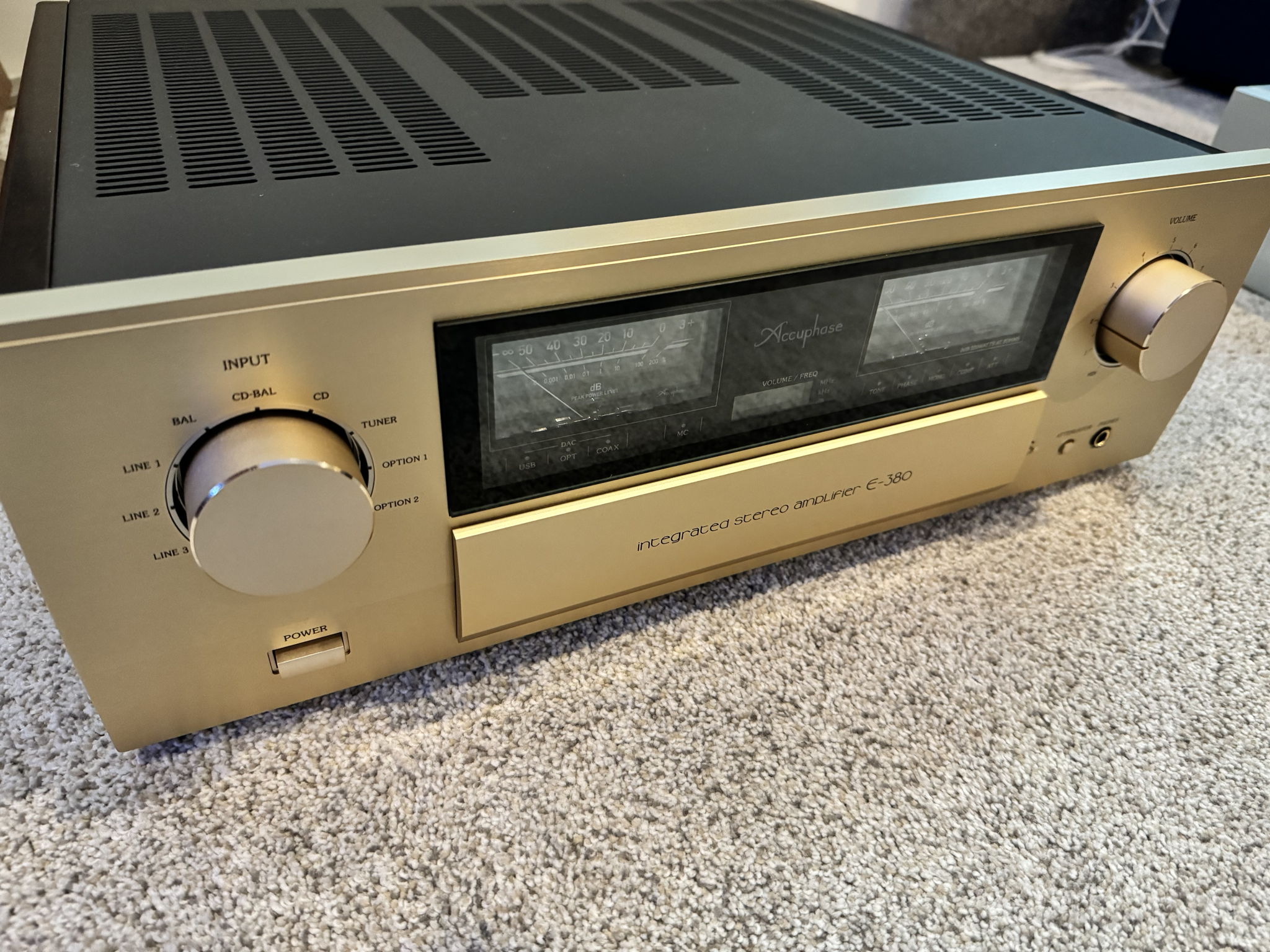 Accuphase E380 integrated amplifier (120v) 2