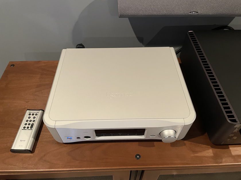 Esoteric N-05 XD network dac / preamp - mint customer trade-in