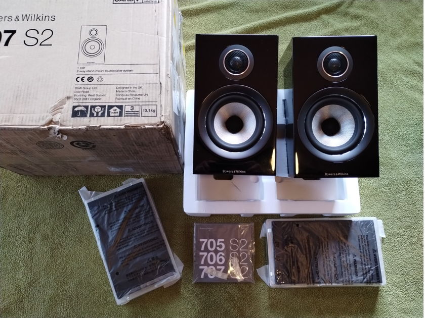 B&W (Bowers & Wilkins) 707 S2 Monitors/Sta For Sale