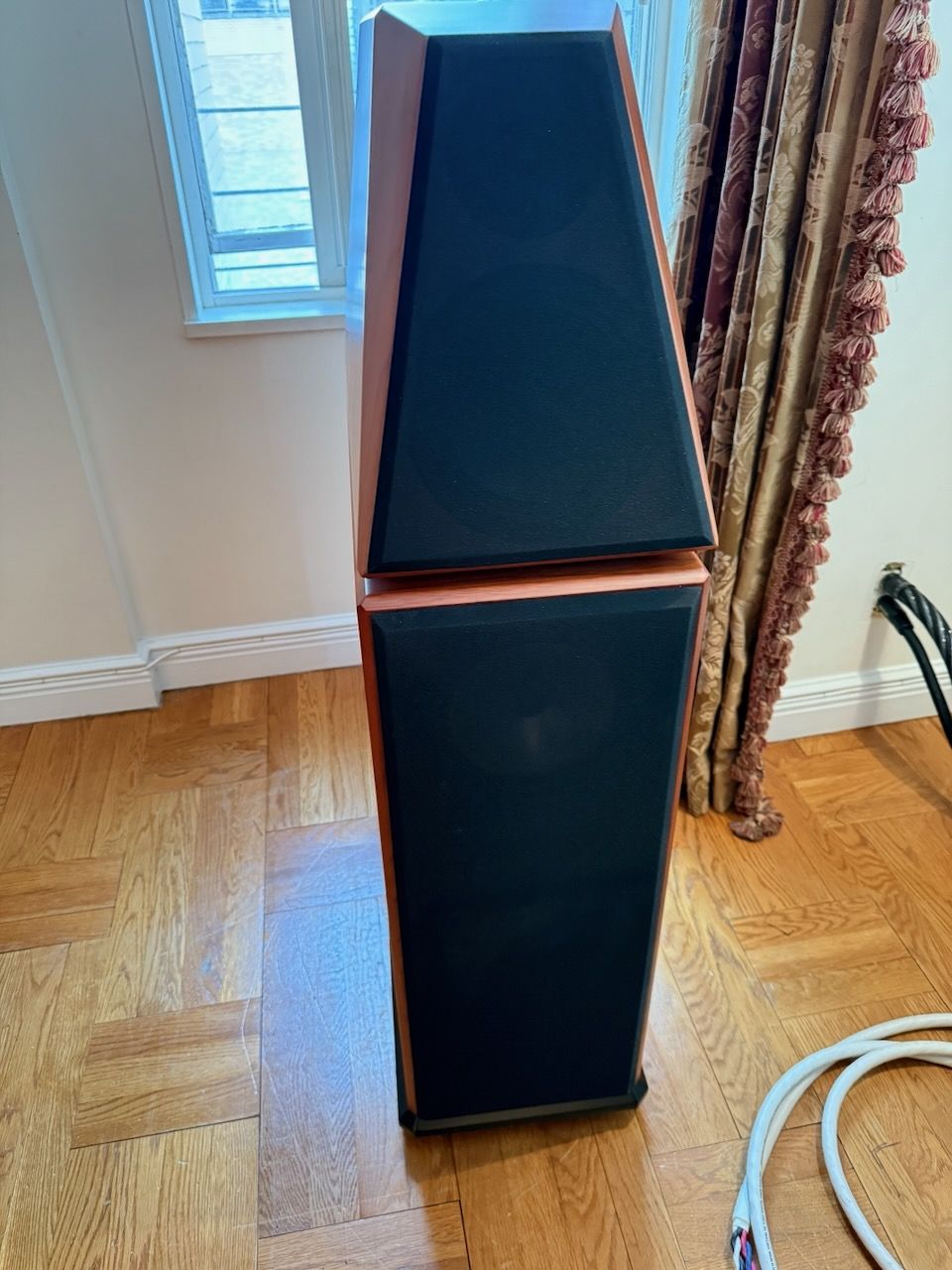 Von Schweikert audio VR4 SR MK speakers. these were the...