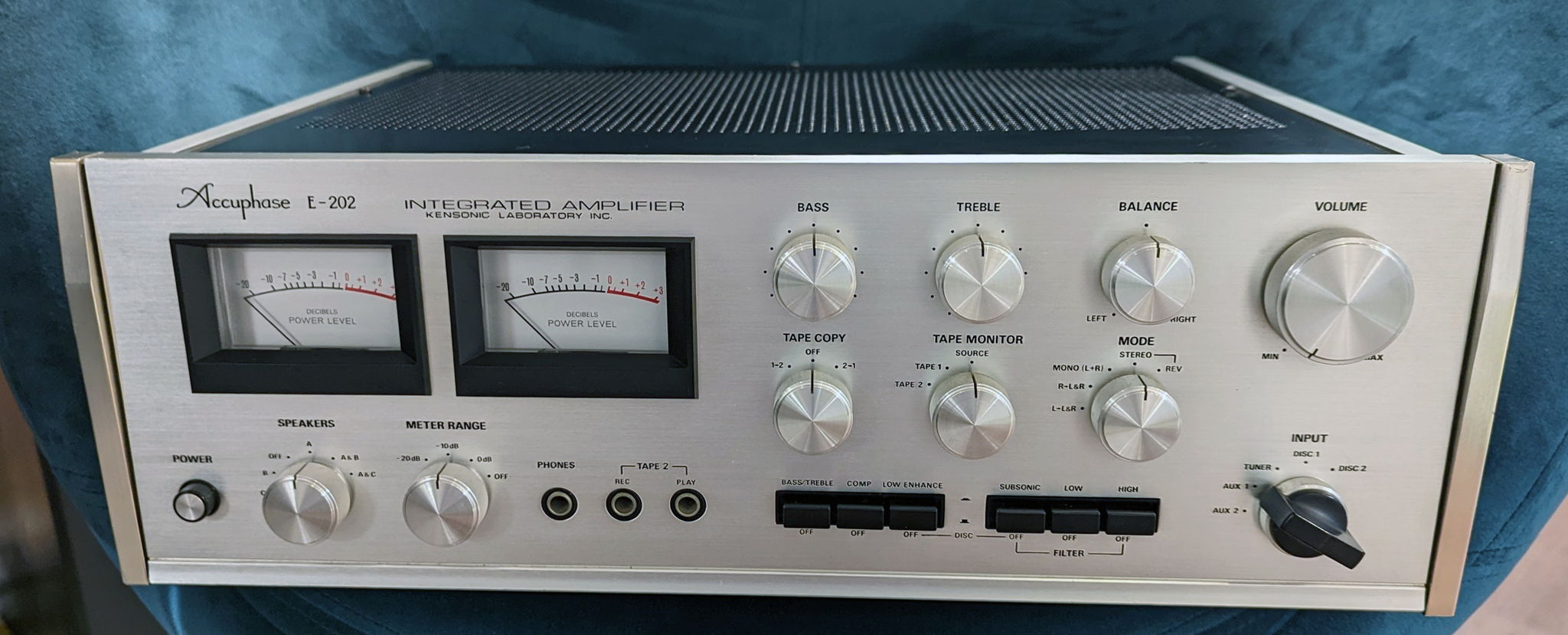 Accuphase E-202 hot Integrated Amplifier