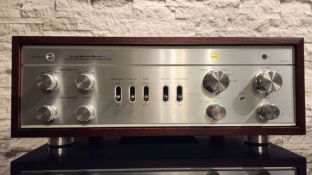 Luxman CL-38uC Vacuum Tube Preampliifer with MM/MC Phon...