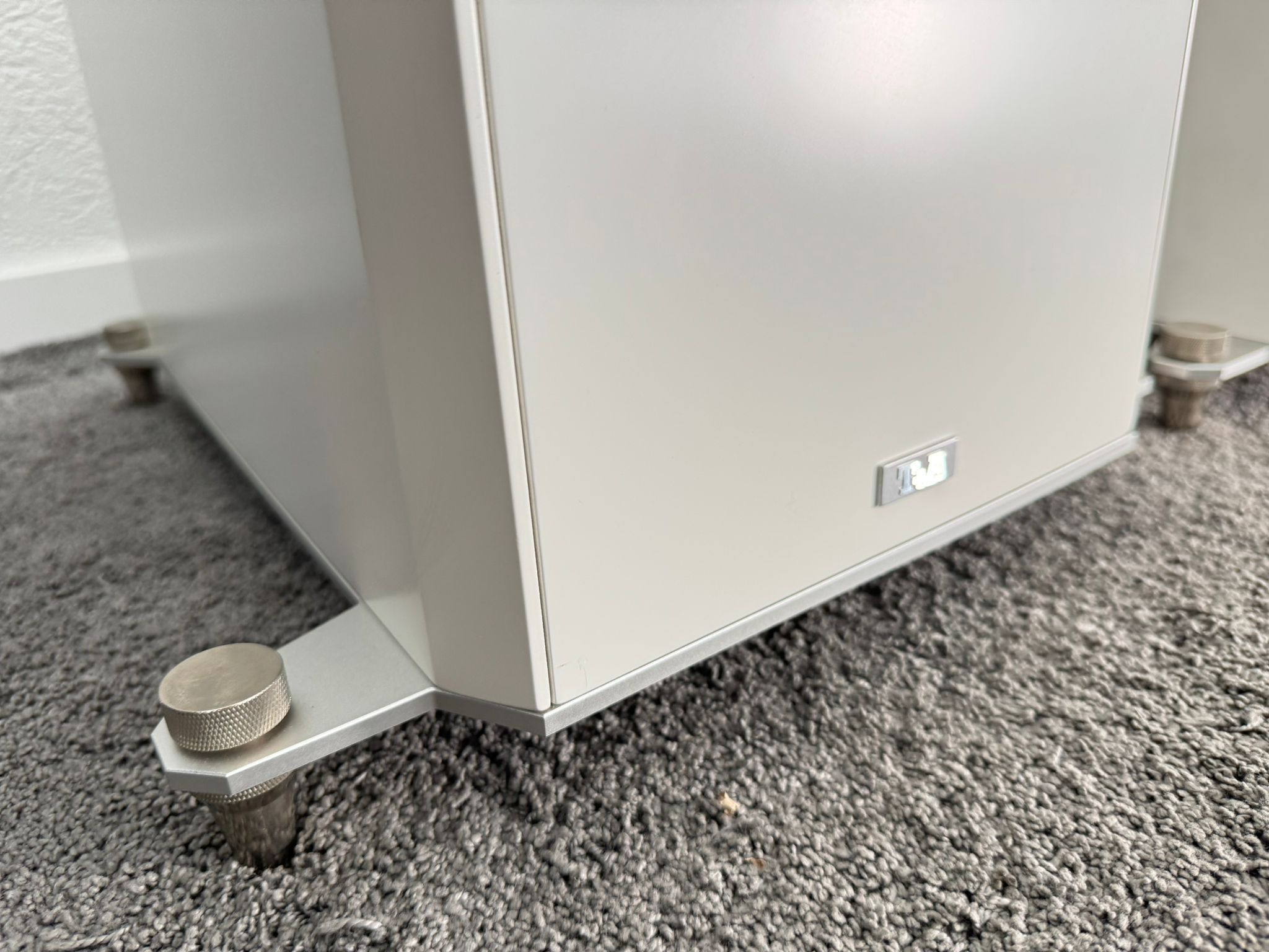 T+A Elektroakustik Criterion S 2200 CTL speakers in white 5