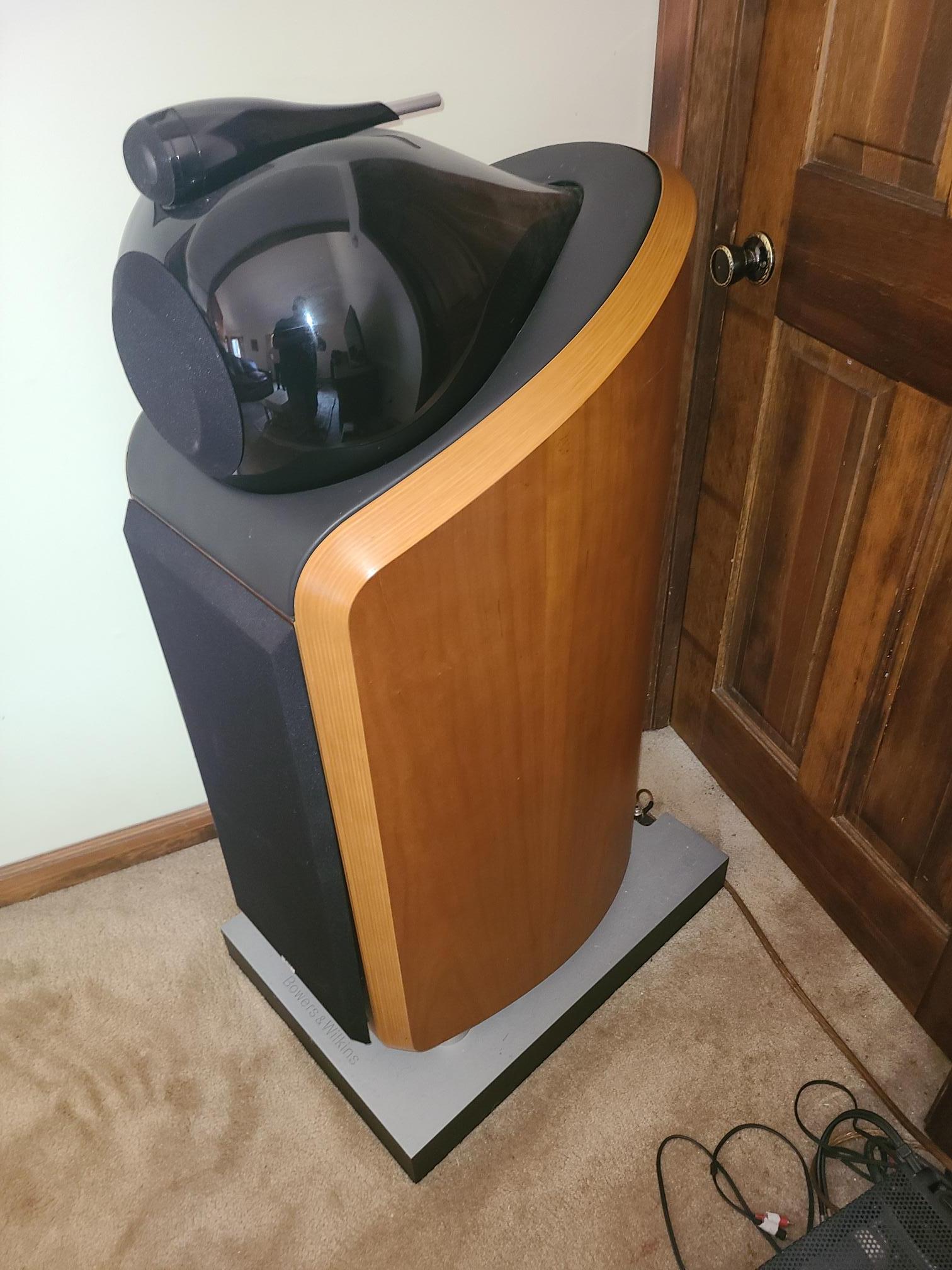 B&W (Bowers & Wilkins) Nautilus 800 6