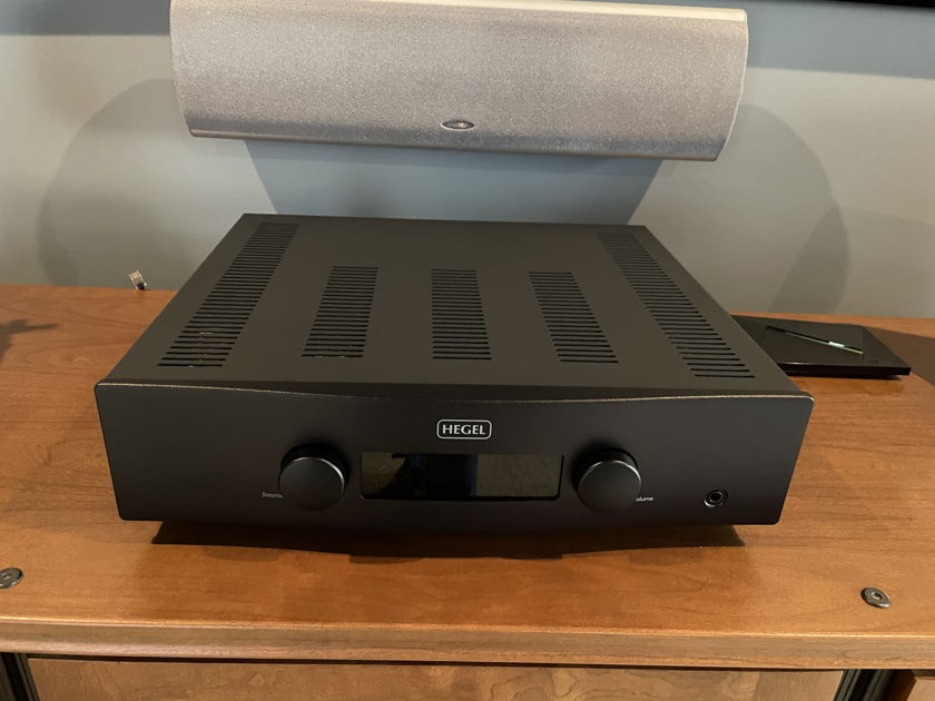 Hegel H190 integrated amp w/streaming DAC black - mint customer trade-in