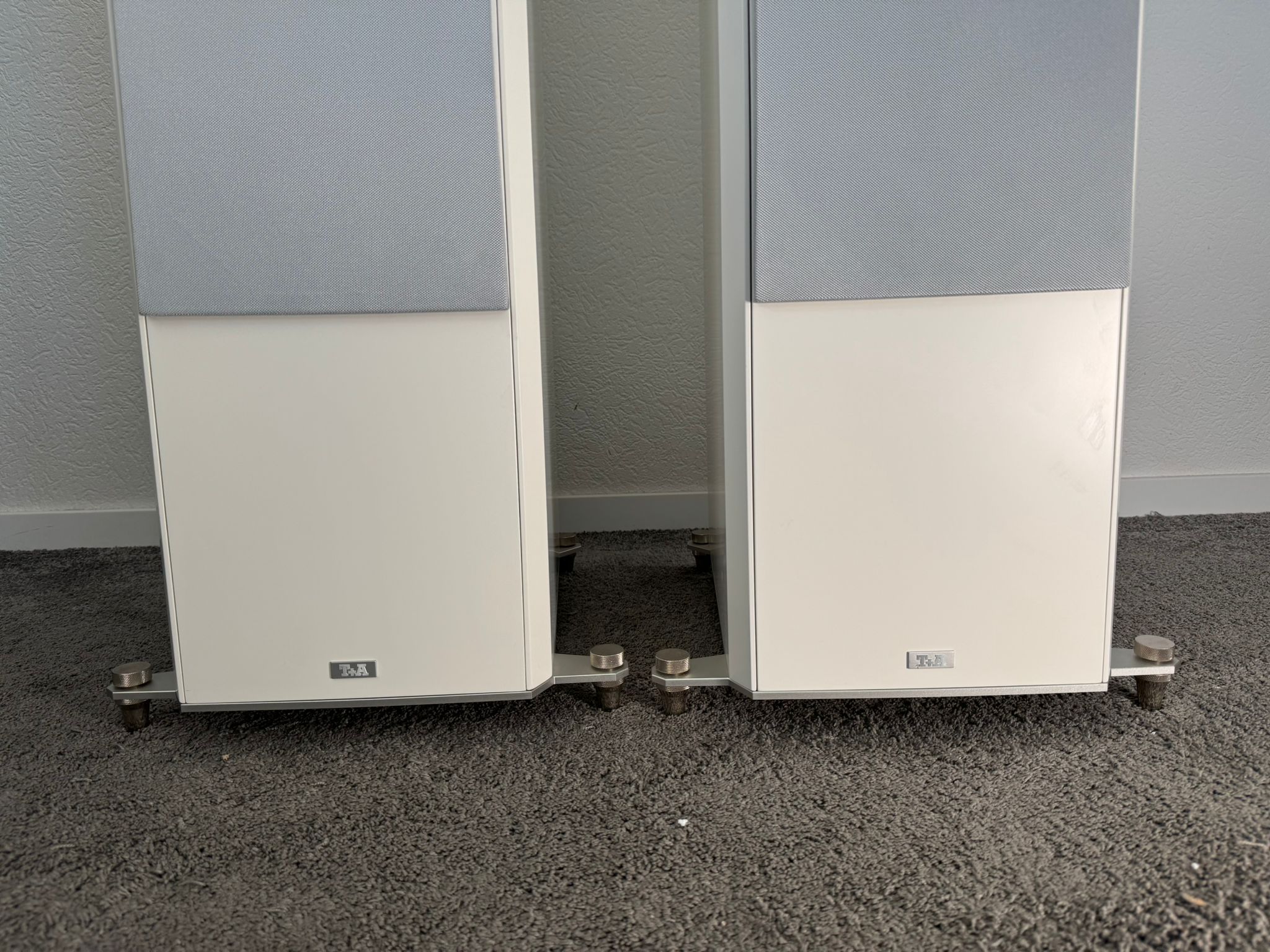 T+A Elektroakustik Criterion S 2200 CTL speakers in white 6