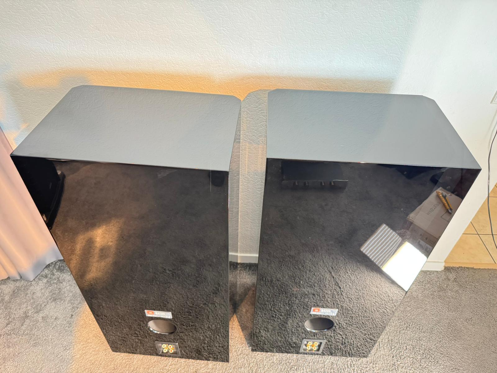 JBL S4700 speakers in black gloss from summer 2025 11