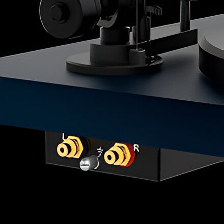 Pro-Ject Debut Carbon EVO Turntable with Rainier Cartri... 2