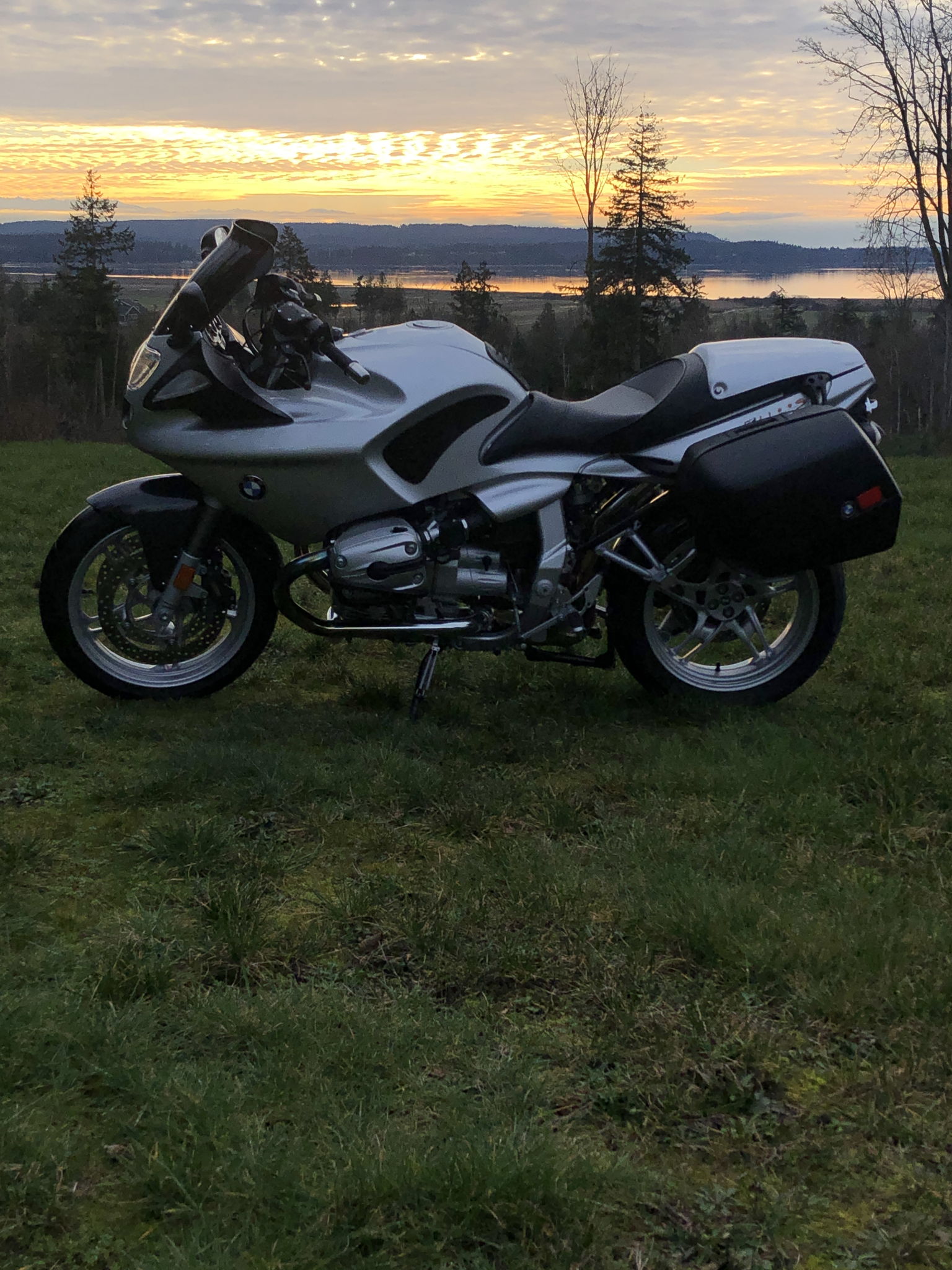 2004 BMW R1100s …Less “distortion”