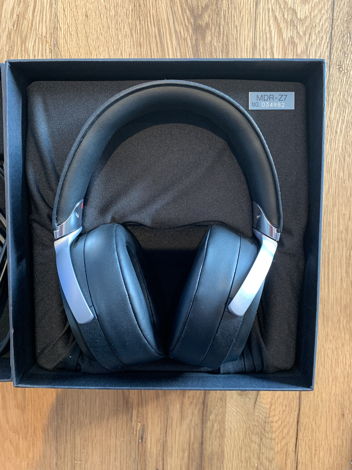 Sony MDR-Z7 Over-the-ear headphones