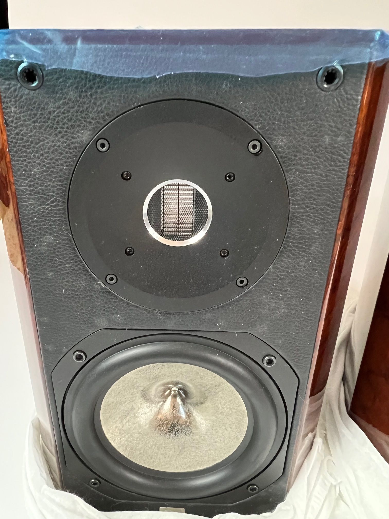 Volent Paragon VL-2 stand mount 7