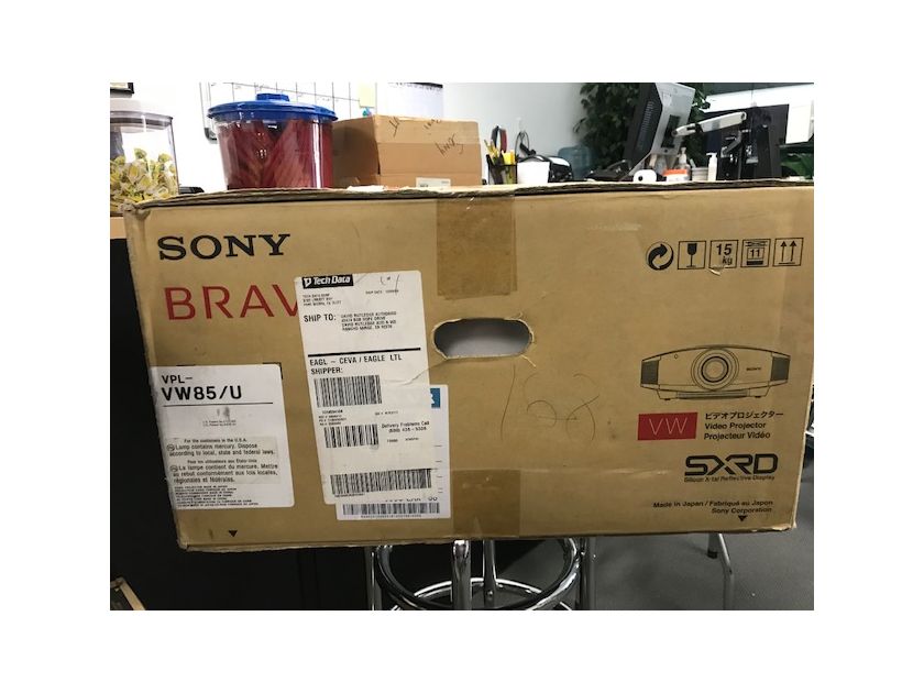 Sony vpl-vw85