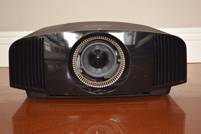 Sony VPL-VW675ES Projector -- Fantastic Condition (see ...