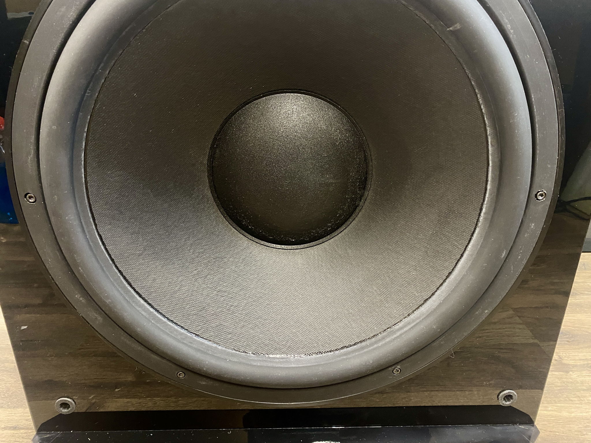 Velodyne HGS-18, high-end 18-inch powered subwoofer SN#... 10