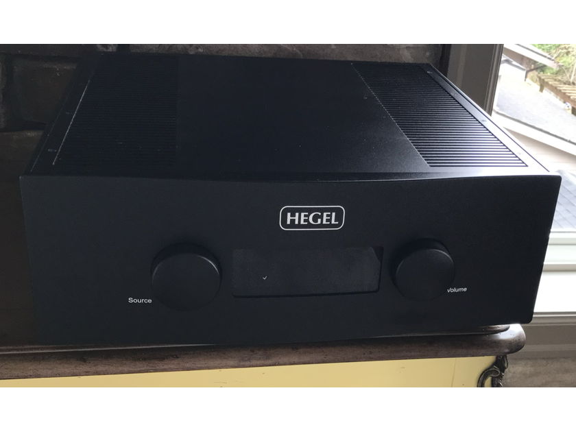 Hegel H600 ( Integrated Amp with Streamer )
