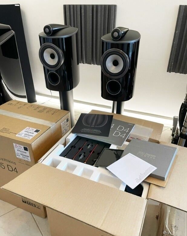 B&W 805D4 Gloss Black Speakers with Stands 13