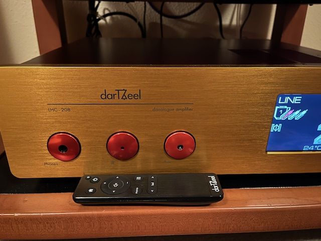 darTZeel LHC-208. Built in DAC 2