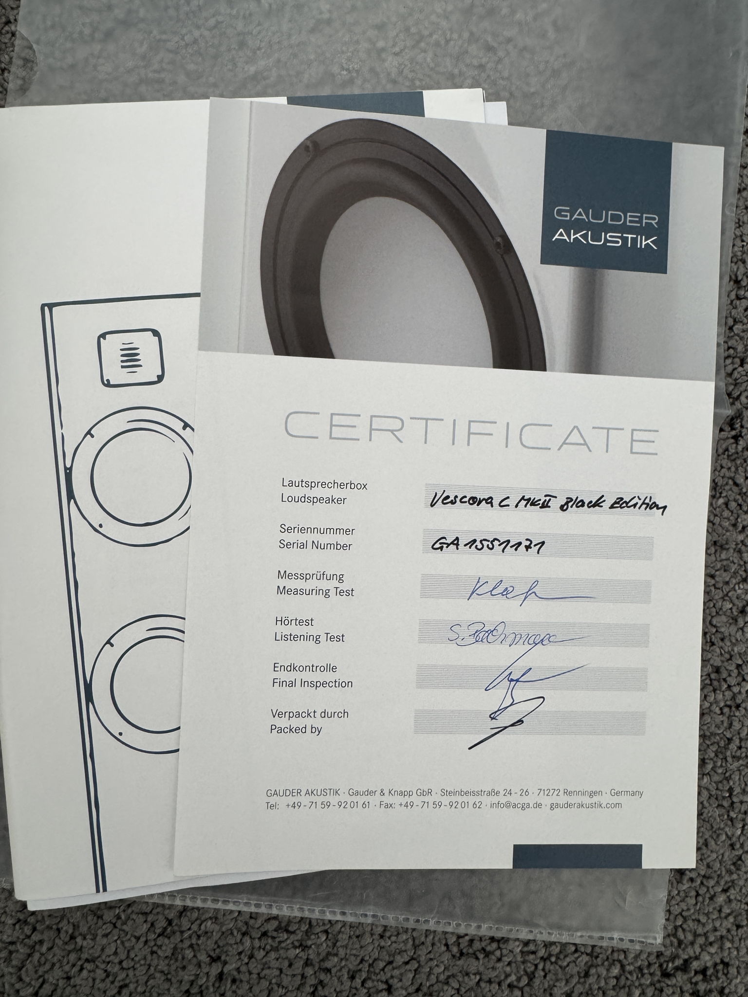 Gauder Akustik Vescova Black Edition speakers in white 4