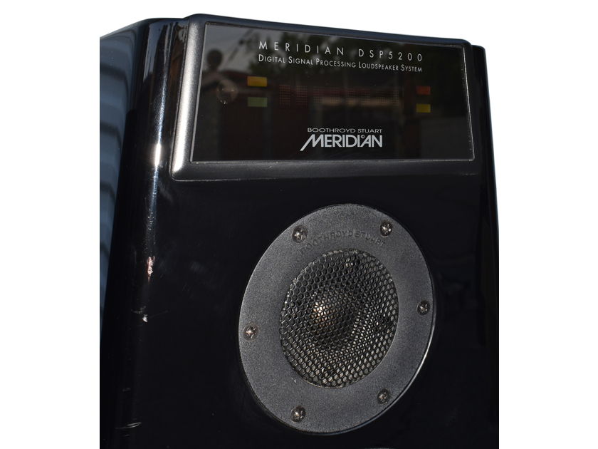 MERIDIAN DSP 5200 Digital Active Powered Floor Standing Stereo Speakers Piano Black Finish DSP5200