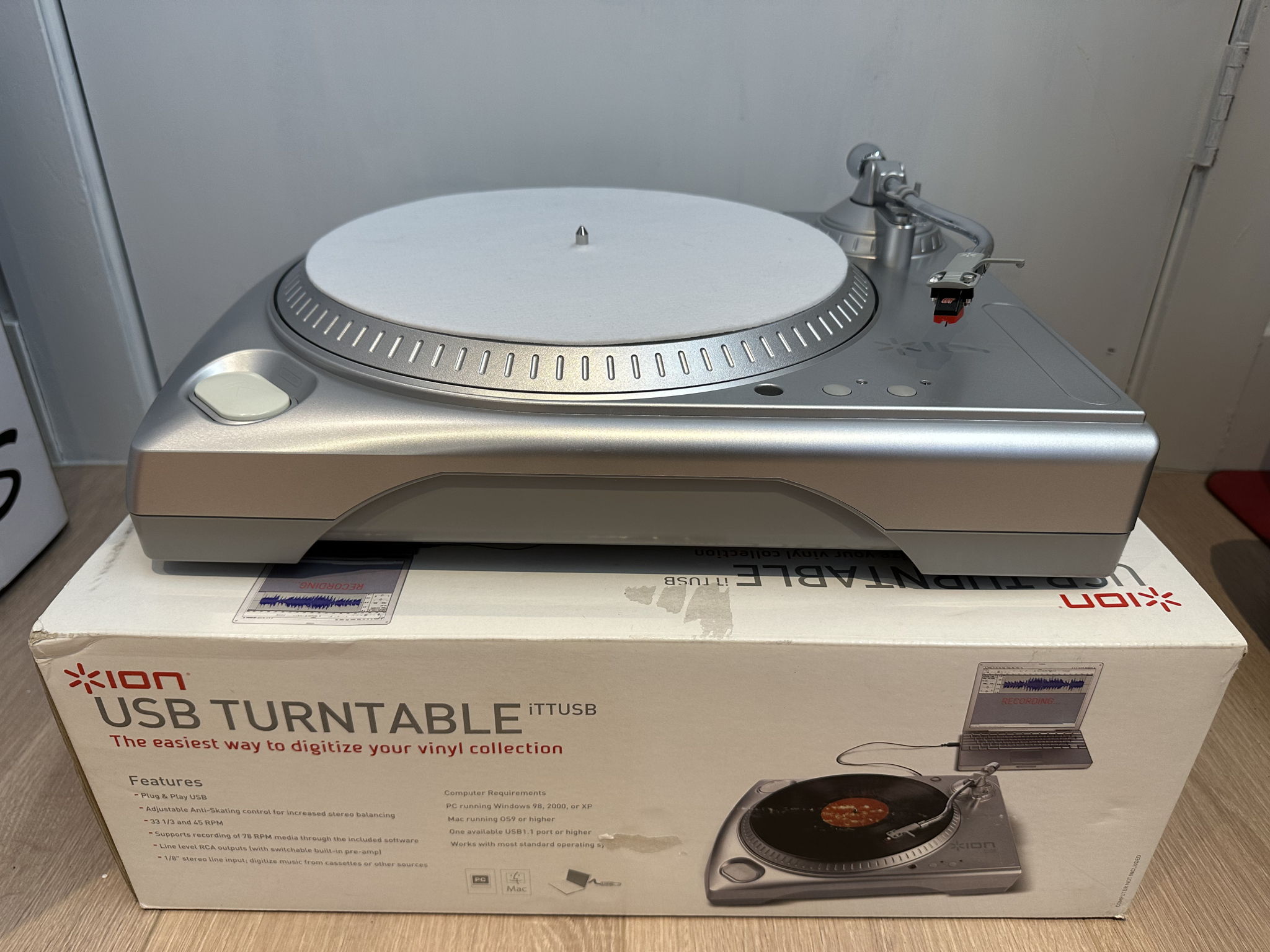Ion USB Turntable iTTUSB Vinyl Record Player EXCELLENT